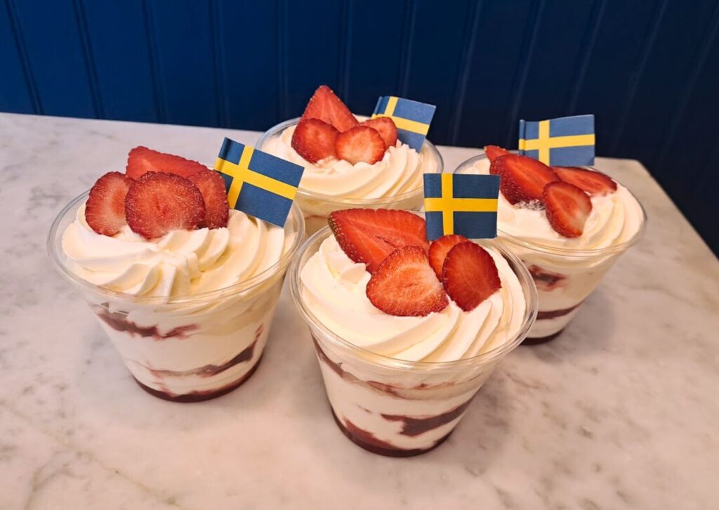 Glutenfri laktosfri jordgubbsbakelse