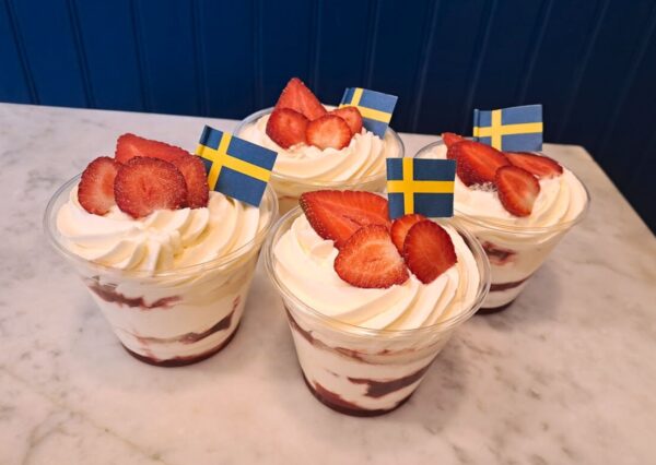 Glutenfri laktosfri jordgubbsbakelse