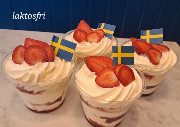 glutenfri, laktosfri jordgubbsbakelse